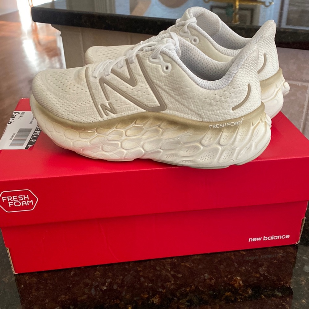 NEW BALANCE FRESH FOAM X MORE V4
